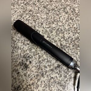 Good Condition GHD Platinum plus 1 inch hair straightener